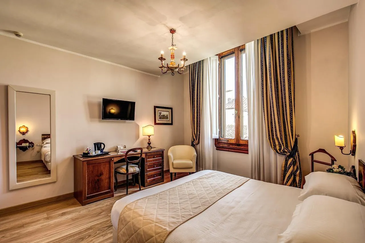 Hotel Croce Di Malta Florence 4*,